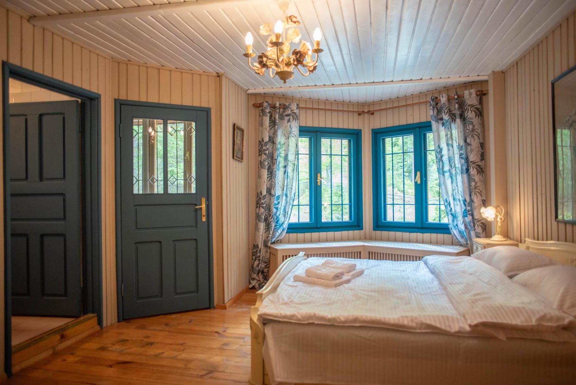 Villa Sara In Sinaia Near Peles & Gondola ภายนอก รูปภาพ